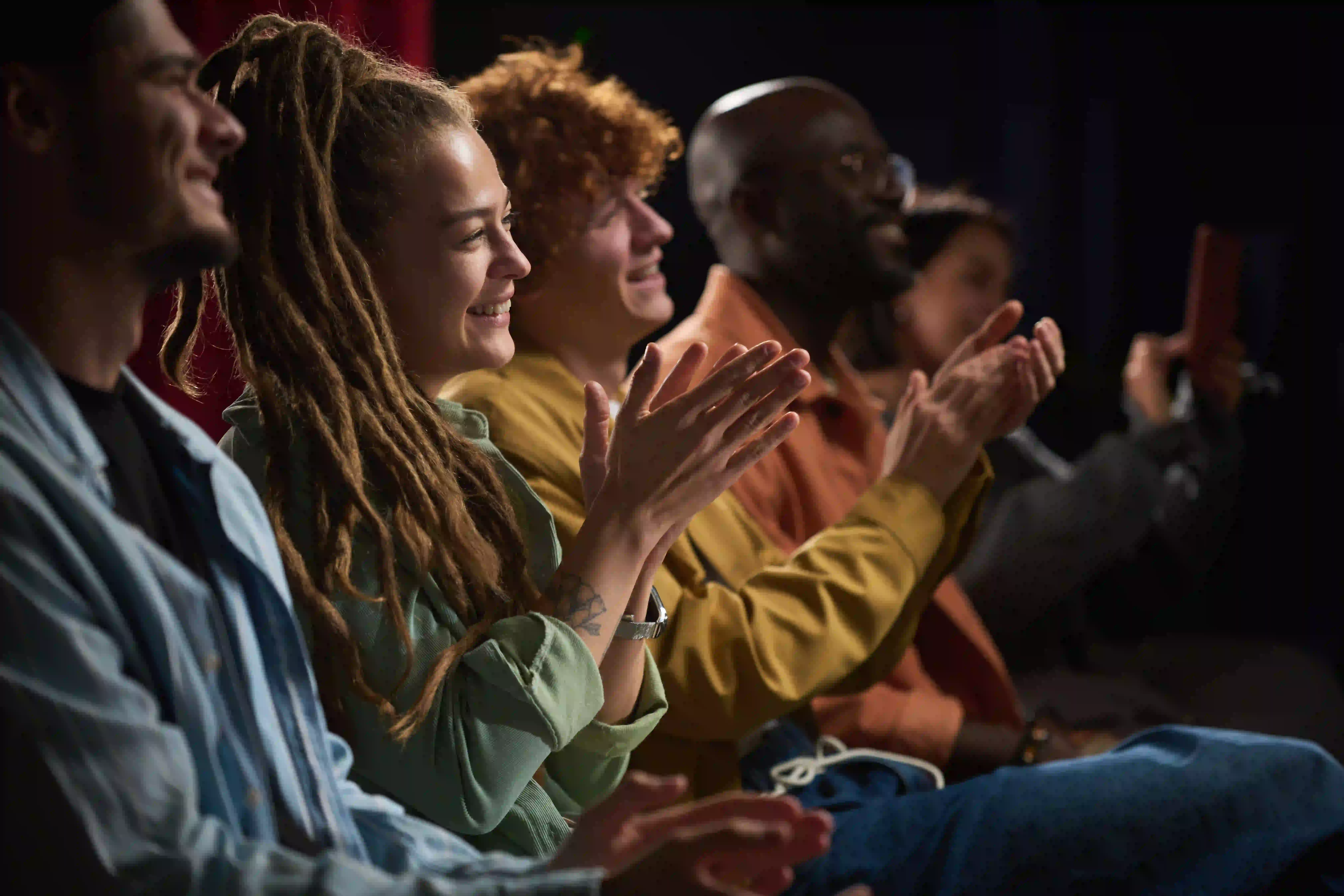 Επικοινωνία - Background